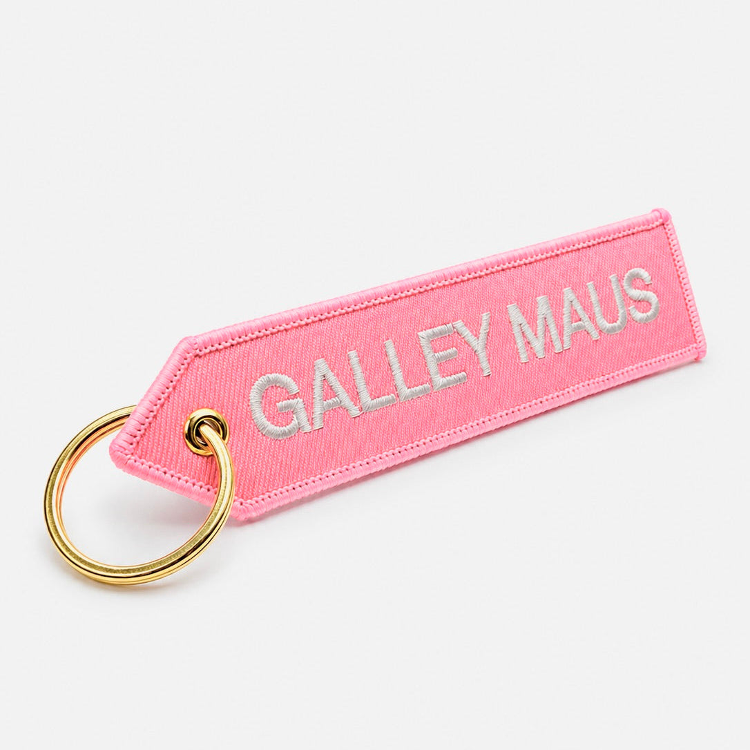Rosa Galley Maus Schlüsselanhänger mit goldfarbenem Schlüsselring auf weißem Hintergrund