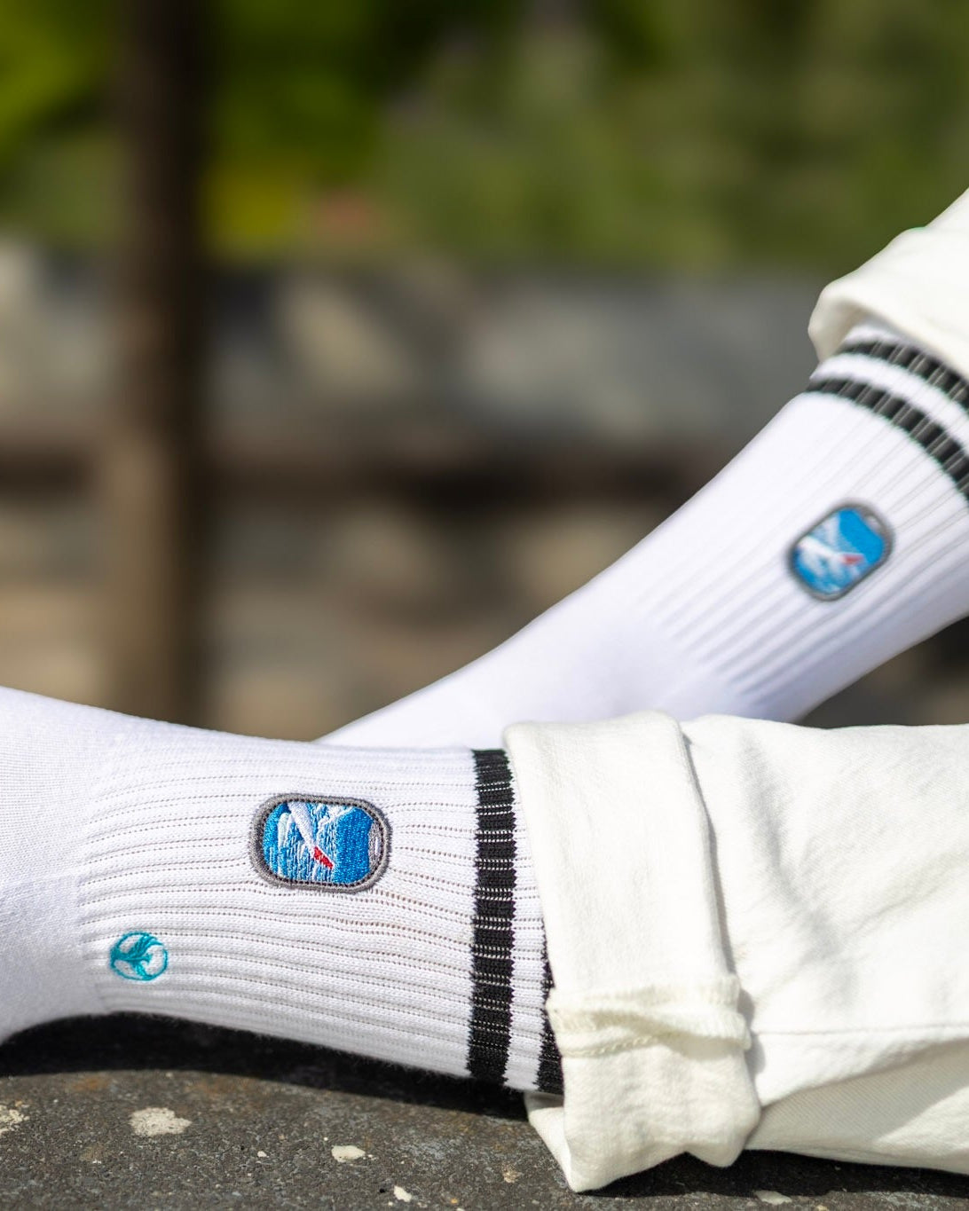 Aviation Socken von Jumpseat mit gesticktem Flugzeugfenster und Flugzeugflügel